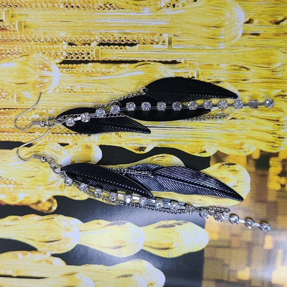 Dangle Earrings Lightweight Gray Leaves Rhinestones Evening Cocktails Clubwear - Picture 3 of 3